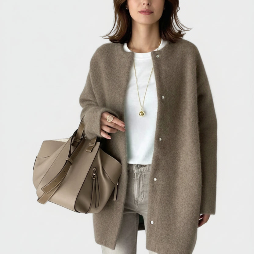 Laura – Elegantní pletený kabátek