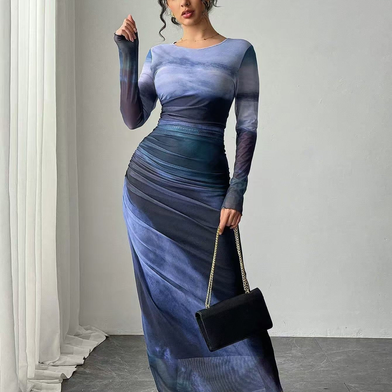 Dominika - Pohodlné přiléhavé maxi šaty s potiskem