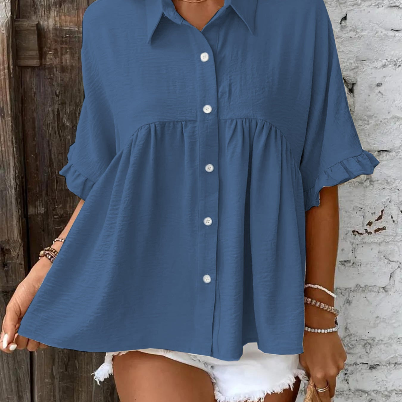 Lucie - Volná blůza s volánky a knoflíkovým zapínáním pro plnoštíhlé